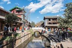 Who built the old town of Lijiang?