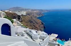 What is the climate for travel in Greece?