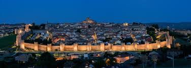 ¿Cuántas puertas tiene de entrada a la muralla de Ávila?